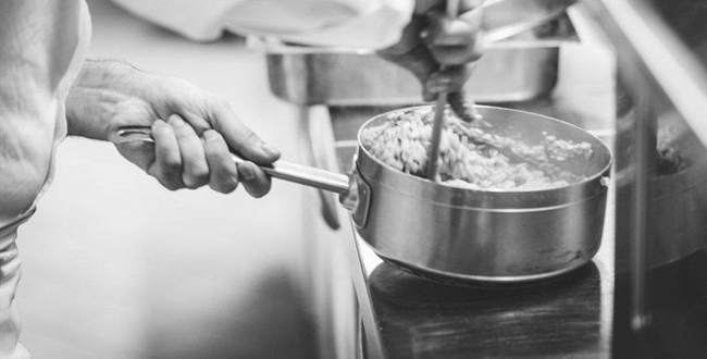 he Gritti Epicurean School cooking risotto